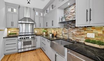33 Four Oaks Rd, Bedminster, NJ 07921
