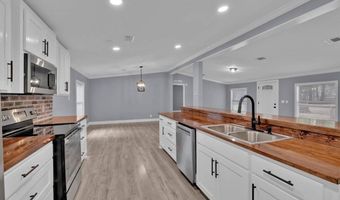 520 Calvin Dr, Benton, LA 71006