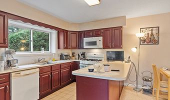 102 Captain Eames Cir 102, Ashland, MA 01721