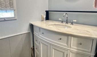 4 Reservoir Rd, Brattleboro, VT 05301