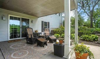 5709 Oak Crest Hill Rd SE, Riverside, IA 52327