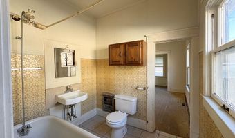 811 S D St, Arkansas City, KS 67005
