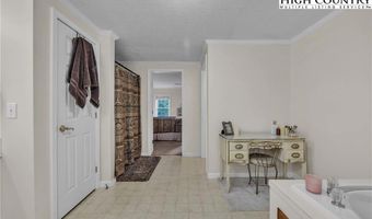 317 Dillard Dr, Jefferson, NC 28640
