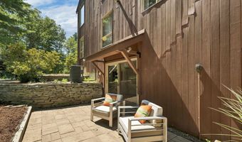 82 Pilgrim Dr, Bedford, NH 03110