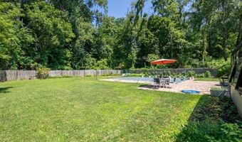 51 Aspen Cir, Albany, NY 12208