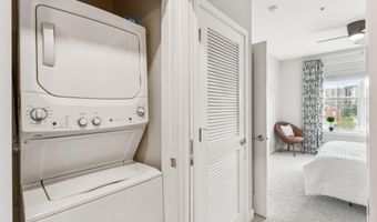 989 S BUCHANAN St 221, Arlington, VA 22204