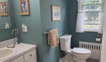 72 Green Mdw, Brattleboro, VT 05301