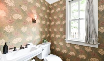 1812 N RANDOLPH St, Arlington, VA 22207