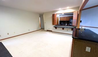 457 E Pioneer Trl, Aurora, OH 44202