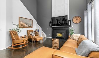 33 Fox Point Ct NE, Ada, MI 49301