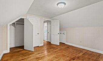 8 North Dr, Middletown, RI 02842
