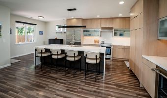 1049 SE 6th St, Bend, OR 97702
