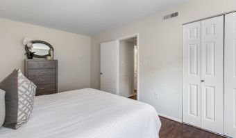 3330 S 28TH St 401, Alexandria, VA 22302