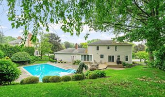 17 Greyledge Dr, Albany, NY 12211