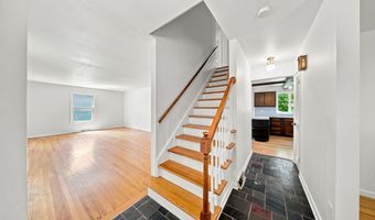 4 Laurel Dr, Albany, NY 12211