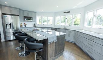 9 Katelan Ct, Cranston, RI 02921