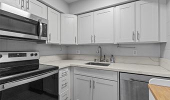 929 Ahana St 201, Honolulu, HI 96814