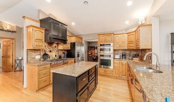 408 N Oak Ridge Rd, Brandon, SD 57005