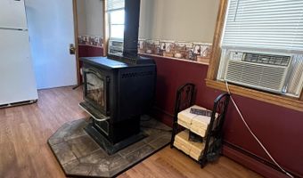 1233 Riverside Dr, Auburn, ME 04210