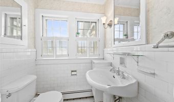 260 Ocean Ave, Amityville, NY 11701