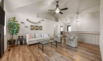 149 Country Club Ct, Anamosa, IA 52205