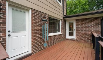 21 Meadowbrook Country Club Est, Ballwin, MO 63011