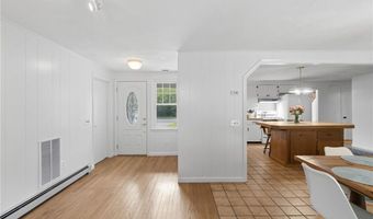 6 Lakewood Dr, Narragansett, RI 02882