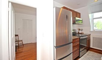 1 Oakwood Ter 7, Newport, RI 02840