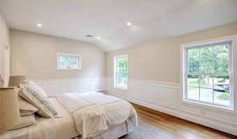 1 Cheshire Dr, Barrington, RI 02806