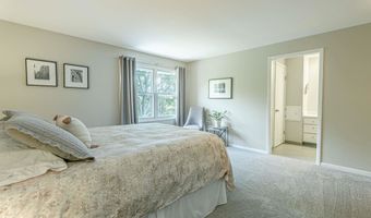 32 Whitcomb Cir, Madison, WI 53711