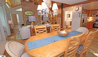 6001 S Hlavka Hls, Maple City, MI 49664