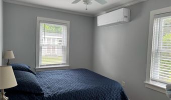 53 Center Ave, Middletown, RI 02842