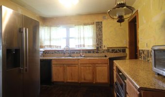 256 E Maple Ave, Alderson, WV 24910