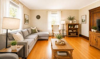 744 Hammond St, Bangor, ME 04401