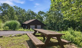 14 E Point Rd, Albrightsville, PA 18210