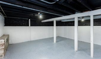 412 E Gray St, Des Moines, IA 50315