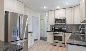 7810 HAYFIELD Rd, Alexandria, VA 22315