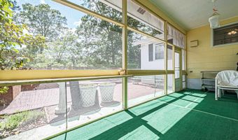 9 Cordova Dr, Absecon, NJ 08201