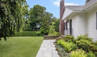 10 Linden Gate Ln, Newport, RI 02840