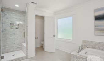 10016 Whitethorn Dr, Charlotte, NC 28277