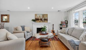 15 Lovejoy Rd, Andover, MA 01810