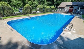 22 Ledgewood Dr 22, Brookfield, CT 06804