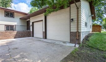135 Knollwood St W, Annandale, MN 55302