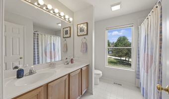 621 Lake Cornish Way, Algonquin, IL 60102