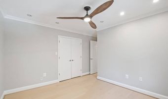 7322 Greentree Rd, Bethesda, MD 20817