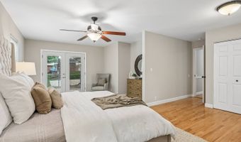 318 Algonquin Dr, Ballwin, MO 63011