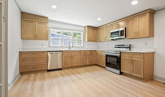 135 Holmes St, Barnesville, GA 30204