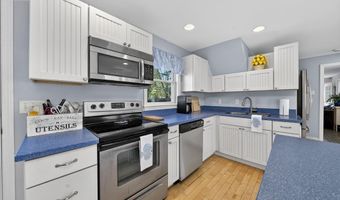 11 Johnson Ave, North Kingstown, RI 02852