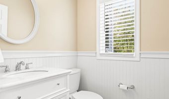 9 Hubbard Rd, Amherst, NH 03031