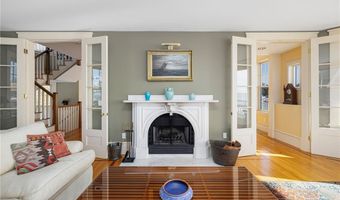9 Hope St, Bristol, RI 02809